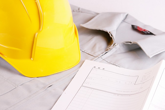 作業服、履歴書、ヘルメット